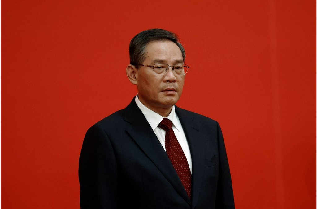 排名第二出場的李強可能會在明年春季全國"兩會"上正式接替李克強，成為中國新一屆總理。