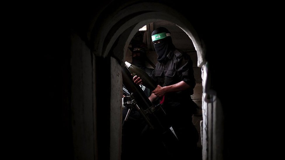 Naoružani ćlan Iz ad-Din al-Kasam brigade, vojnog krila Hamasa, u tunelu u naselju Šujaja u Gazi 2014.