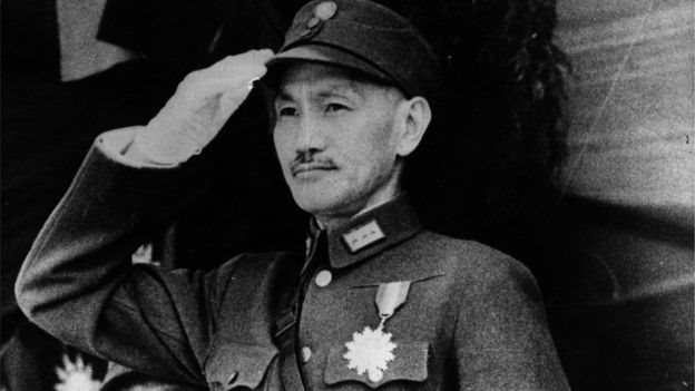 عندما زاد نفوذ الشيوعيين في الصين في خمسينيات القرن الماضي، انسحب جزء من الجيش بقيادة تشانغ كاي تشيك إلى تايوان