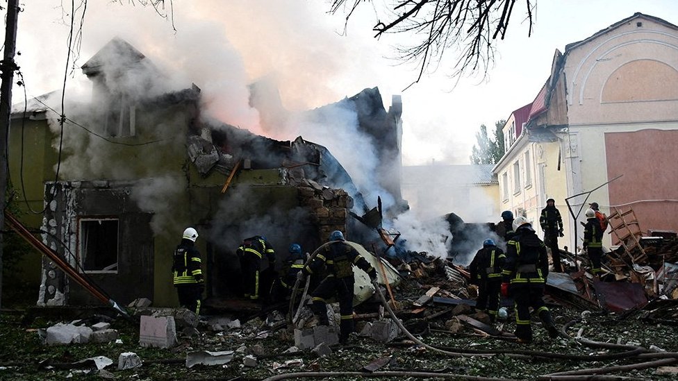 مبنى سكني متضرر من القصف الروسي