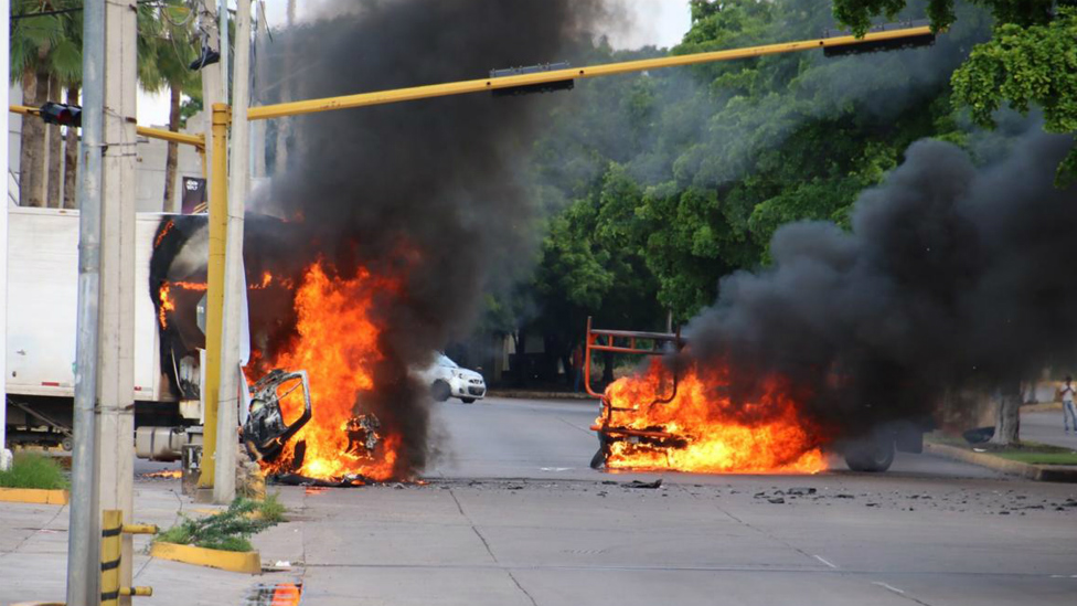 Vehículos en llamas en Culiacán