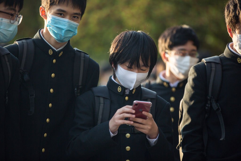 Tokyo'daki okullara bir asır sonra öğrenciler için kılık-kıyafet hürlüğü getirildi