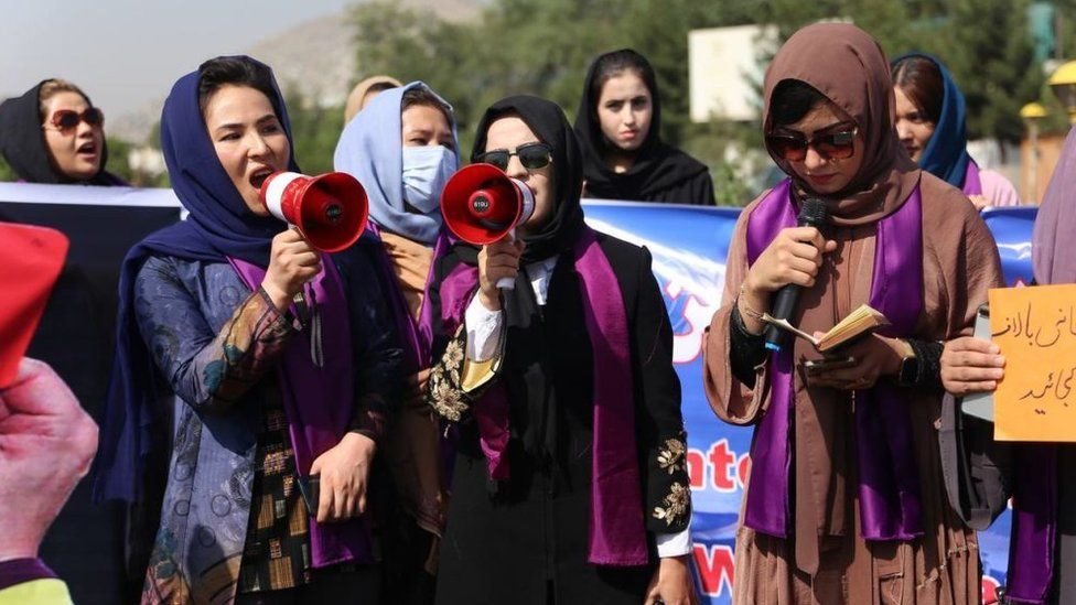 Afganistan: Taliban, Kabil'de bayan hakları gösterisine müdahale etti