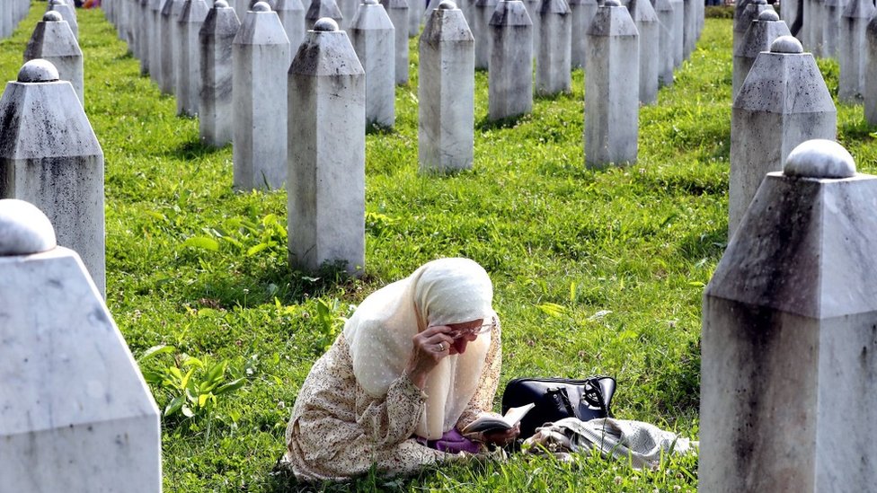 Rat u Bosni i Hercegovini i ratni zločini: „Negiranje da je u Srebrenici bilo genocida je krivično delo" 2 Srebrenica, zločin u Srebrenici, majke Srebrenice