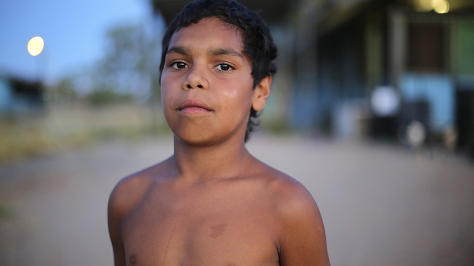 overflade Sund og rask Kunde The 'smart and cheeky' Aboriginal boy teaching Australia a lesson - BBC News