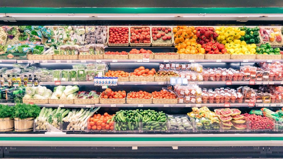 Sección de vegetales de un supermercado