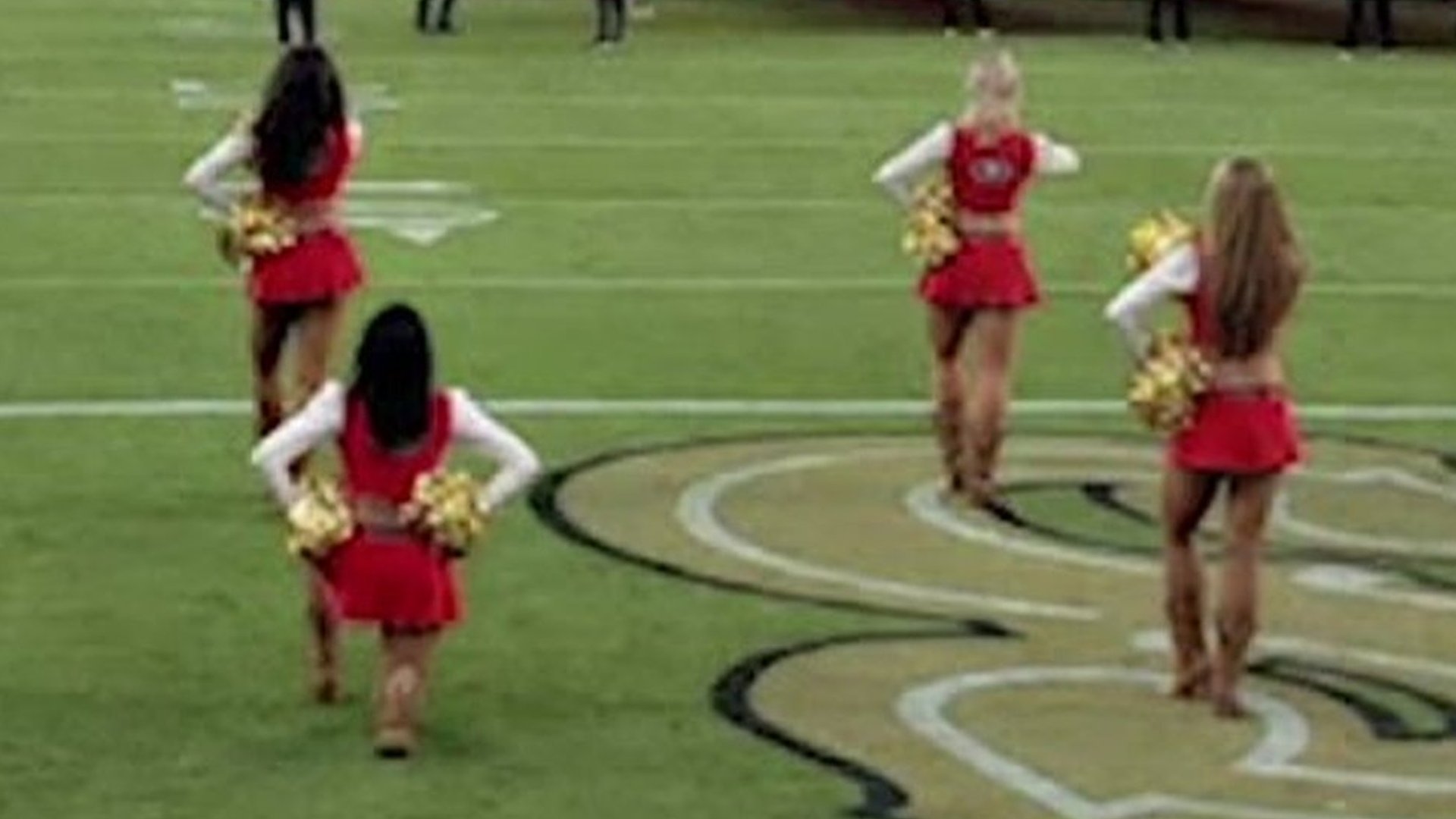 San Francisco 49ers Cheerleader Takes a Knee During National Anthem