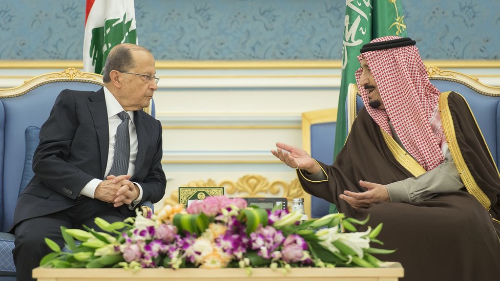 السعودية ولبنان: هل ينسف الخلاف بين نصر الله والملك سلمان فرص تحسين العلاقات بين البلدين؟ 1 صورة أرشيفية تجمع بين العاهل السعودي الملك سلمان بن عبد العزيز والرئيس اللبناني ميشيل عون قبل تأزم العلاقات بين البلدين