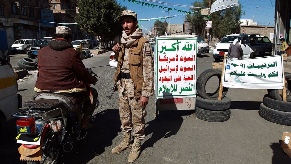 Боец-хуситский повстанец на контрольно-пропускном пункте в Сане, Йемен (27 декабря 2014 г.)