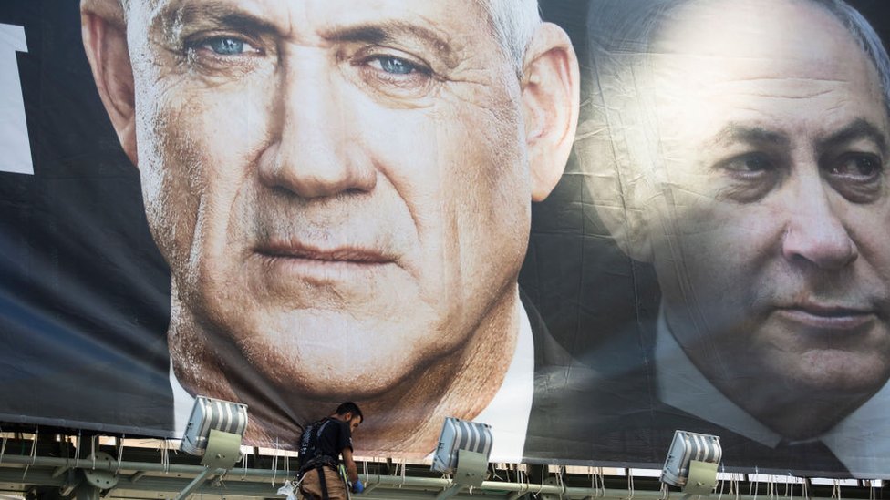 Benny Gantz (solda) ve Binyamin Netanyahu