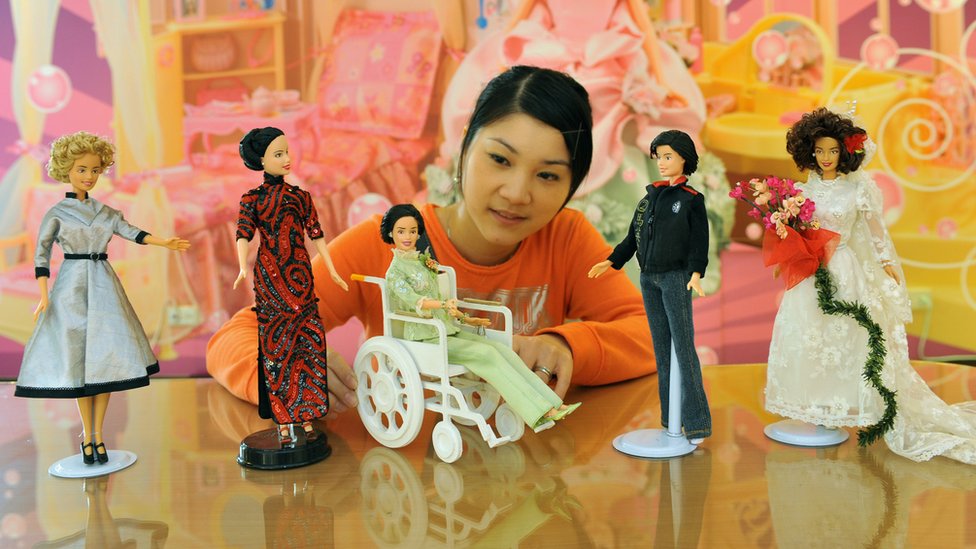 台灣新北泰山美寧工坊內展示的一系列台灣名人造型芭比娃娃（資料圖片）