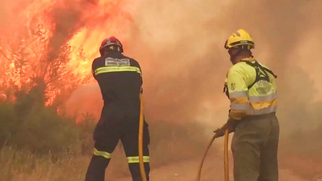 Europe heatwave: Spanish firefighters tackle wildfires