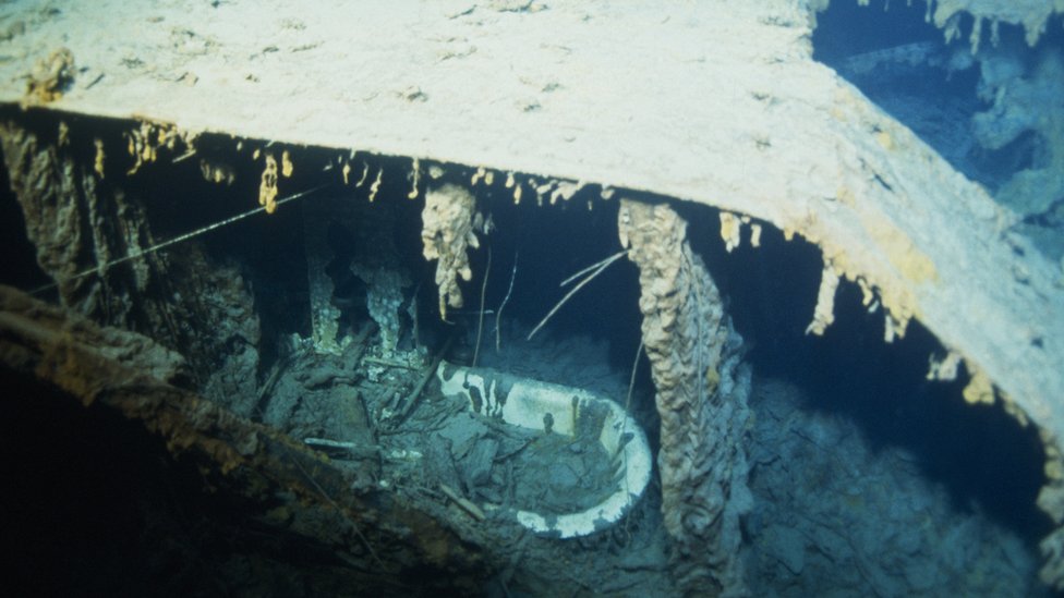 La bañera del capitán -fotografiada durante una expedición de 1996- ya no está.