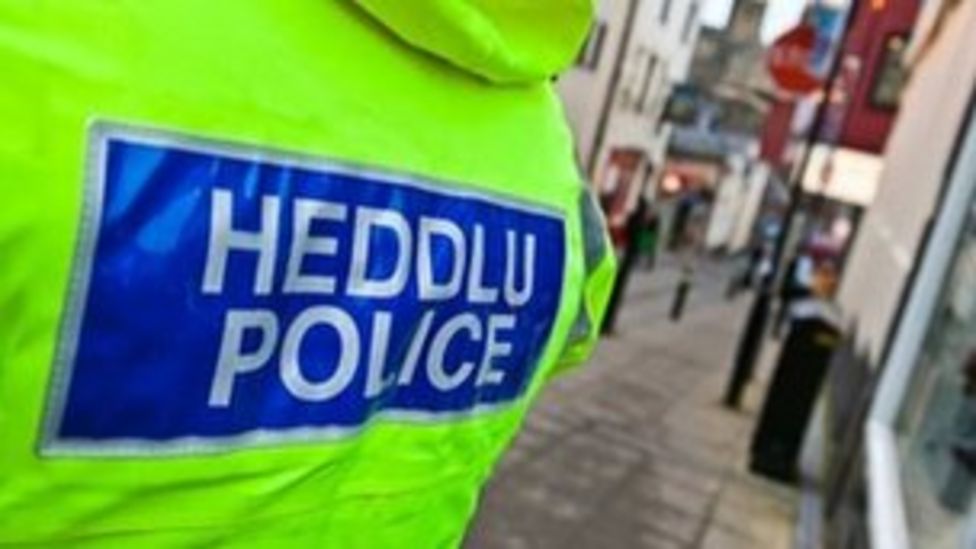 Жилет полиции Северного Уэльса на улице
