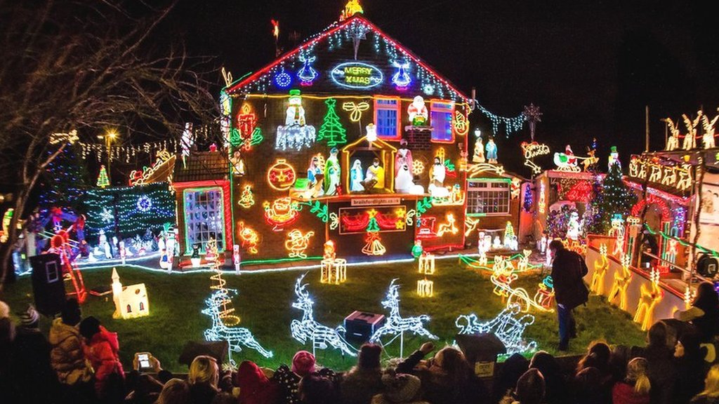 Take a look at the house with 50,000 Christmas lights - CBBC Newsround