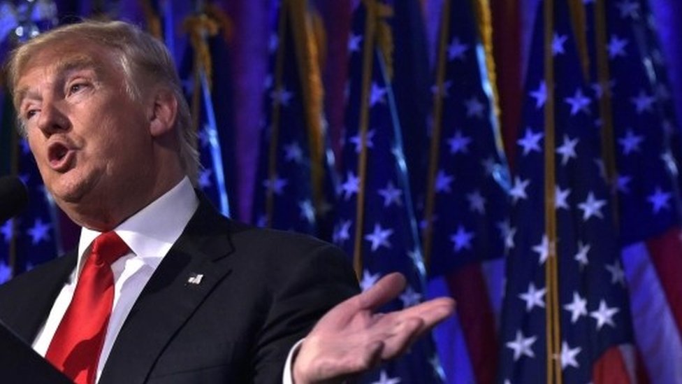 Donald Trump seçim gecesi New York Hilton'da konuşma yapıyor