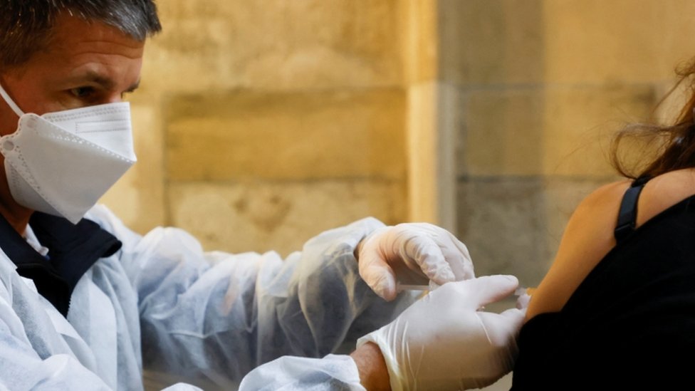 Vaccine administered in St Stephen's Cathedral in Vienna - 5 February