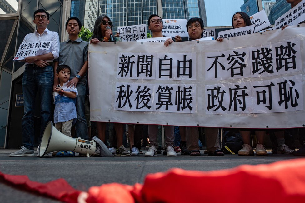 馬凱被禁入境香港時，民主派人士示威聲援。