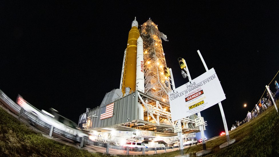 Artemis: Nasa readies giant Moon rocket for maiden flight - BBC News