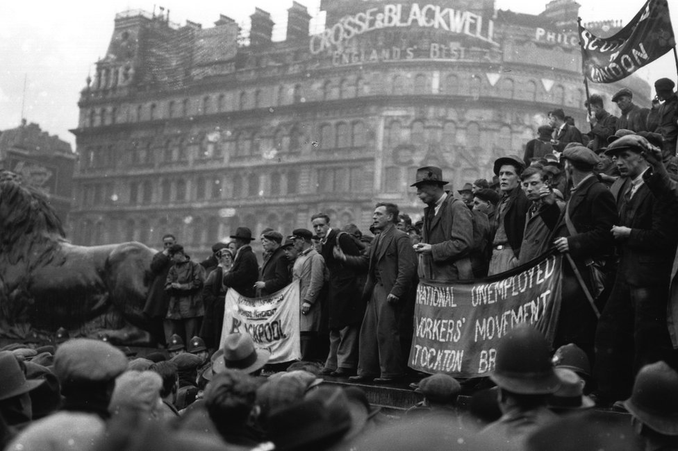 1930年代大蕭條，倫敦特拉法加廣場遊行集會的失業工人