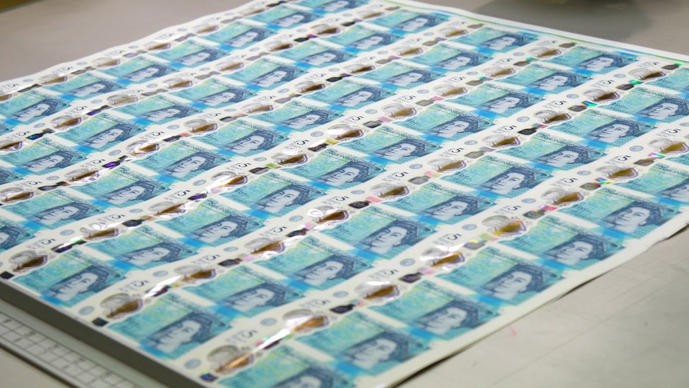 Печатаются новые банкноты номиналом 5 фунтов стерлингов