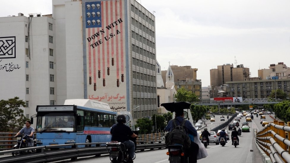 Mural anti-EE.UU. en Teherán.