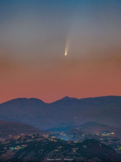 Una foto del cometa capturada desde Líbano.