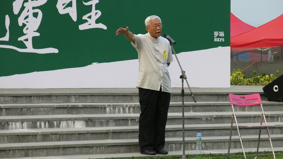 陳日君在香港添馬公園向罷課學生演說（24/9/2014）
