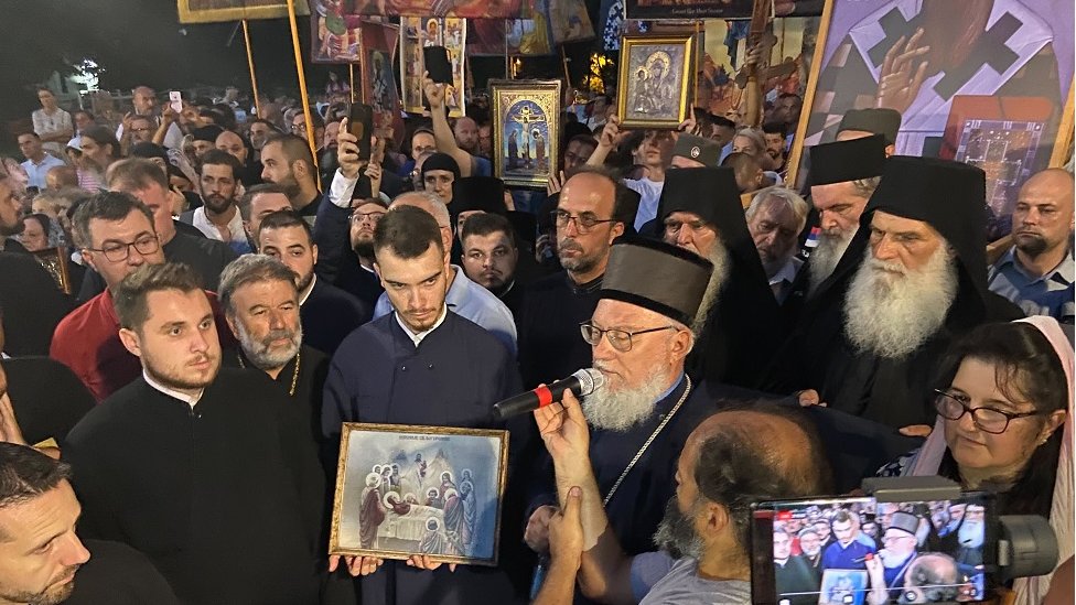 Srbija i LGBT: U Beogradu protest protivnika Evroprajda, uz ikone, raspeća i slike Putina 6 Nikanor