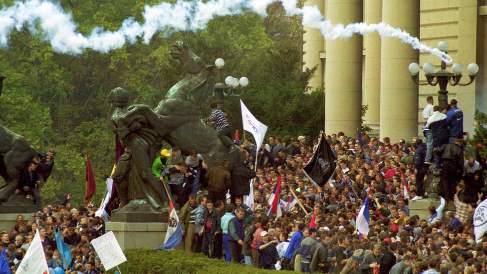 Protest ispred Skupoštine u Beogradu 5.10.2000.