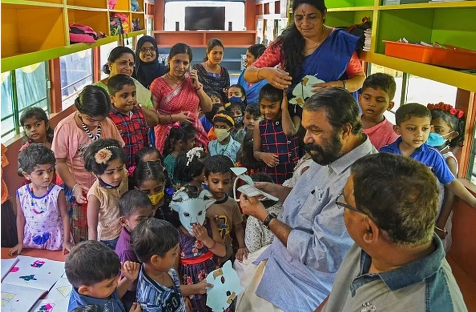 [출처: Getty Images] '바디 셰이밍' 당했던 경험을 털어 놓은 인도 케랄라주의 바수데반 시반쿠티 교육 장관