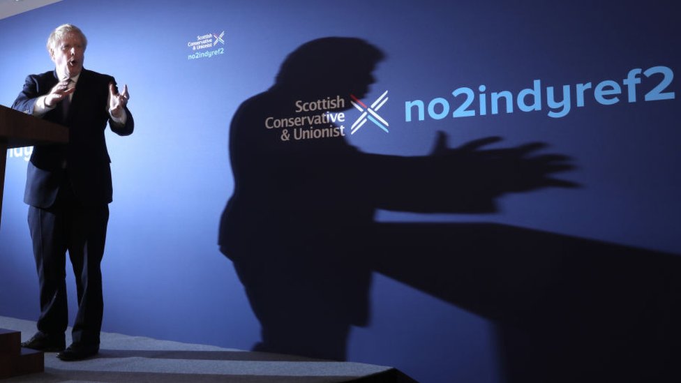 Борис Джонсон на презентации манифеста шотландской тори