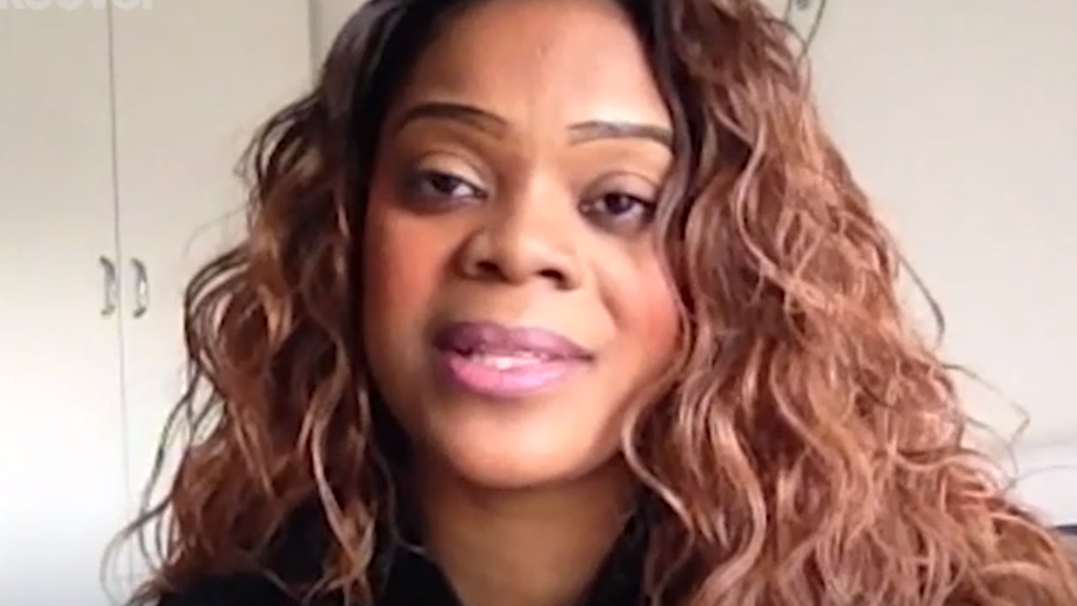 Tras su experiencia, Fiona Small fundó Young Mums Support Network para apoyar a otras madres jóvenes y evitar que vivan el embarazo en soledad. Fiona Small