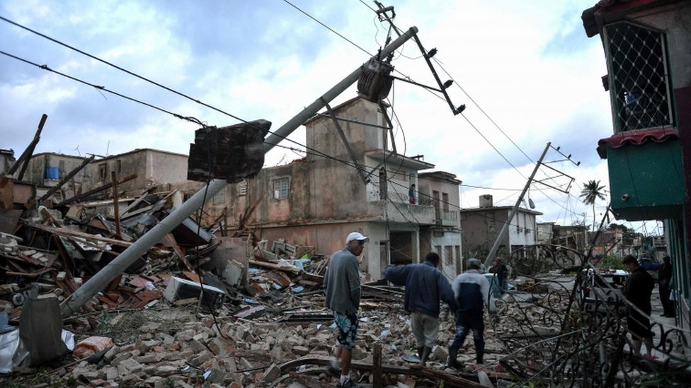 Destrozos en las calles de La Habana. Destrozos en las calles de La Habana.