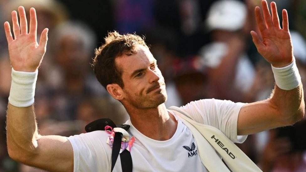 Andy Murray waves goodbye to the Wimbledon crowd