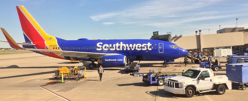 Kellar estaba viajando de Seattle, Washington, a San José, California, cuando fue visto enviando mensajes sobre abuso sexual infantil. Un avión de Southwest Airlines