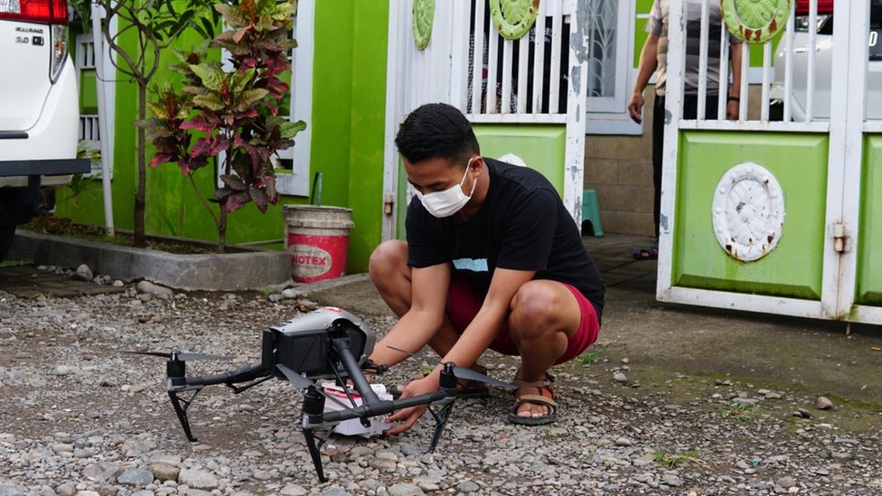 Mengantar obat dengan drone