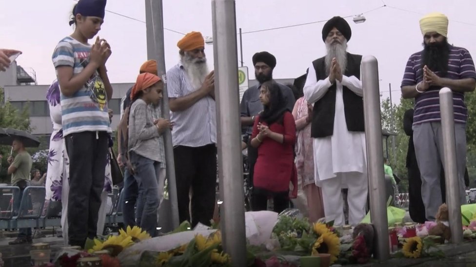 Sikhs from Germany praying