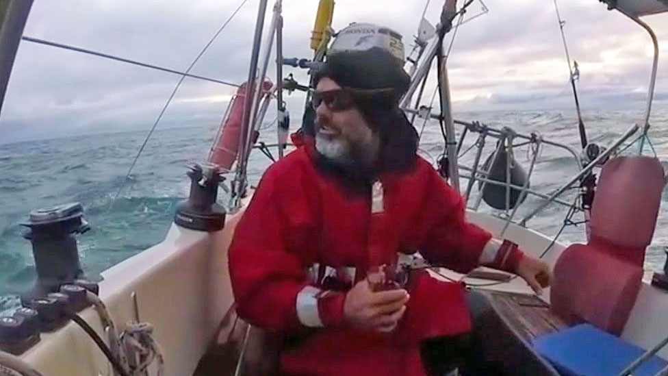 Juan Manuel Ballestero cruzando el Atlántico en su velero.