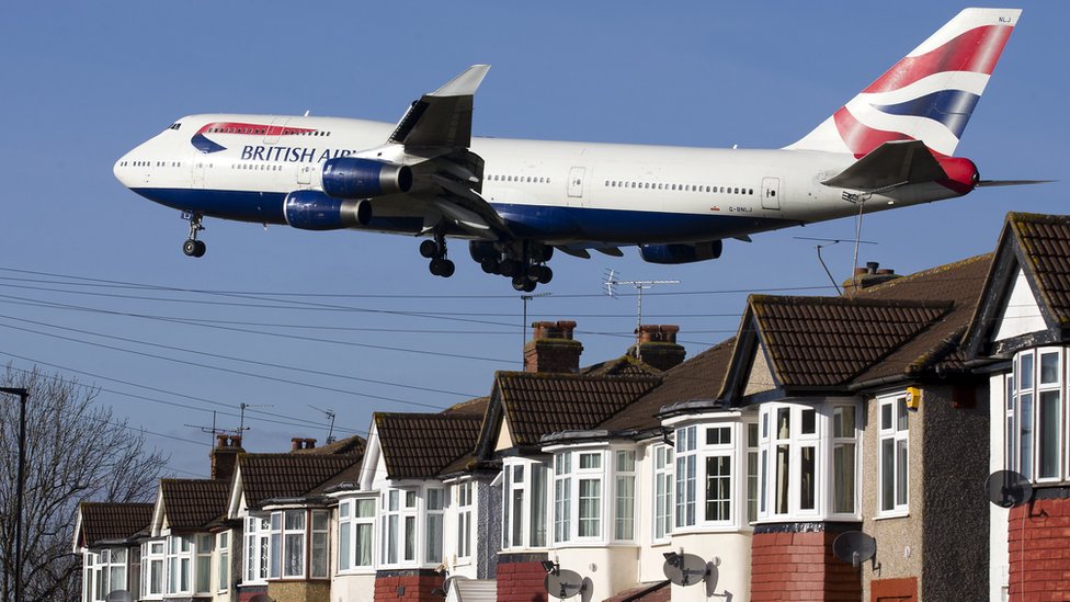 Plane flies over houses near Heathrow airport