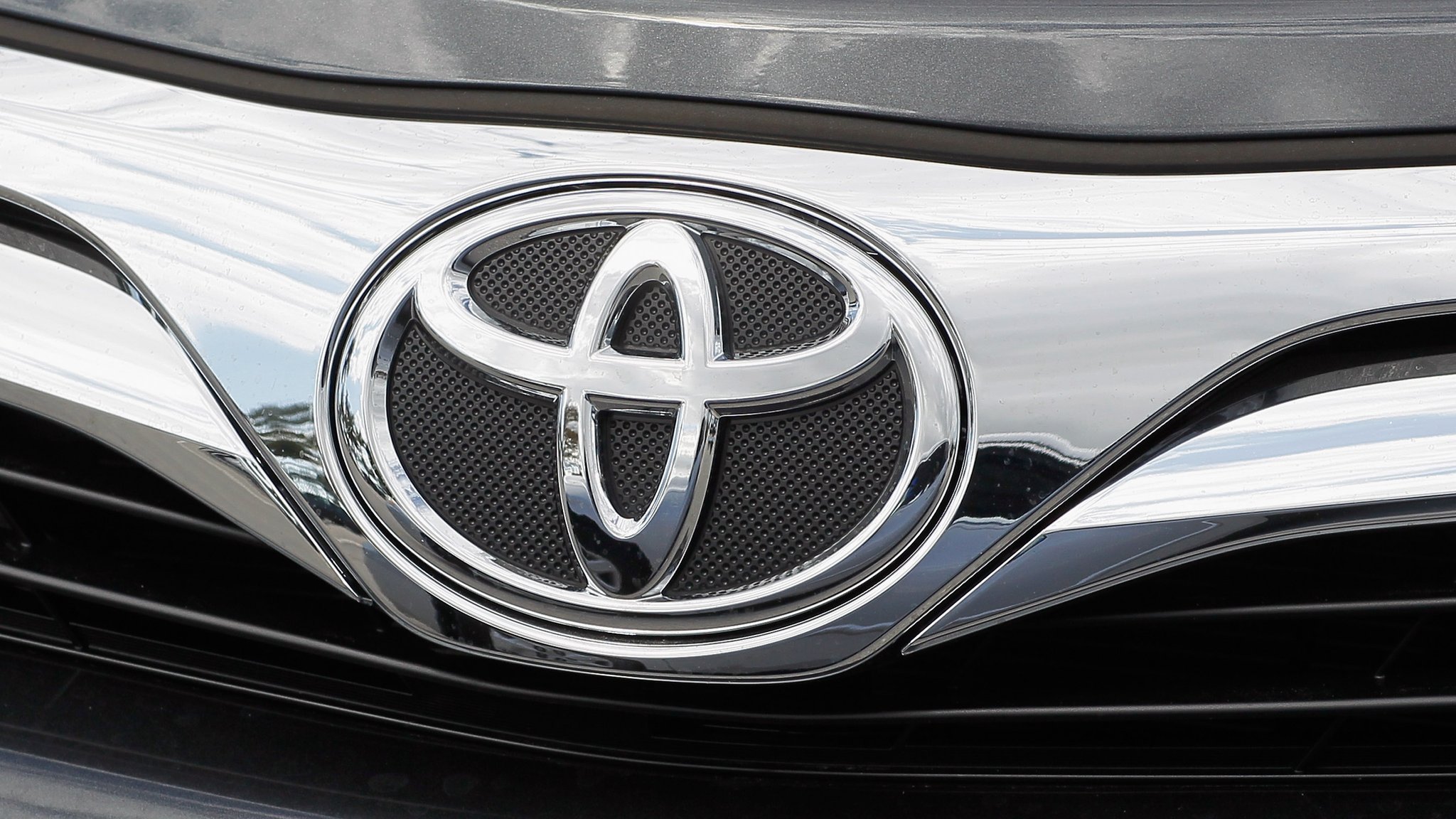japanese carmaker toyota reports a 10% increase in profit