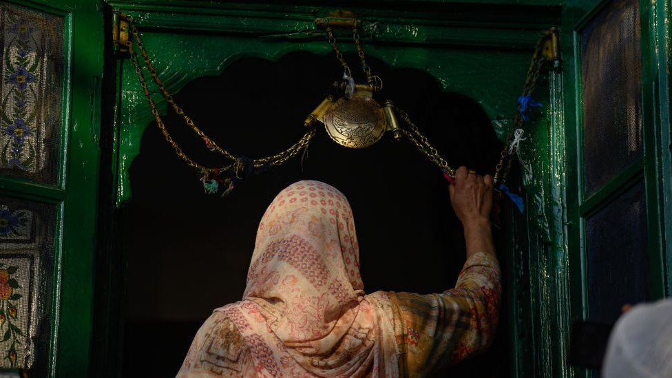امرأة مسلمة كشميرية