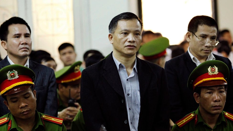 Выдающийся вьетнамский адвокат Нгуен Ван Дай выступает на суде в Ханое 5 апреля 2018 г.