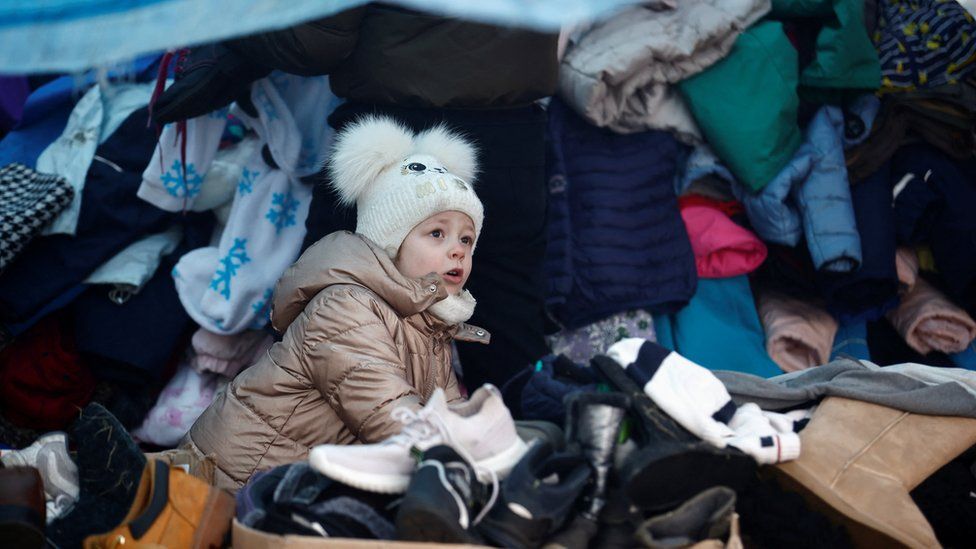 طفل أوكراني في مخيم ببولندا.