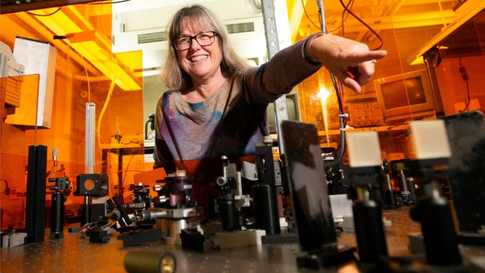 Donna Strickland en su laboratorio en la Universidad de Waterloo, Ontario, Canadá.