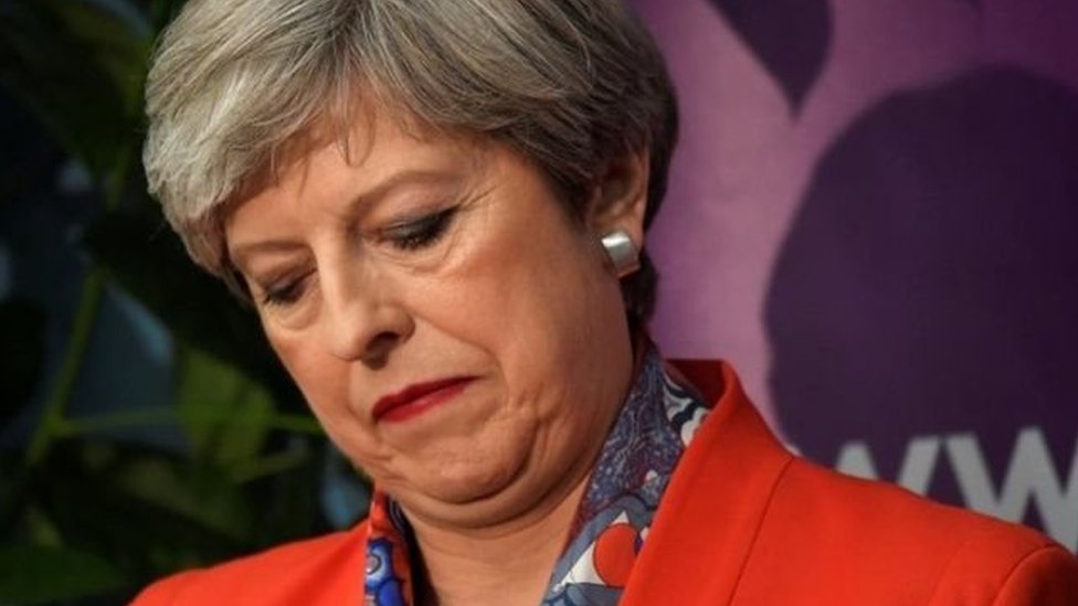 La primera ministra británica no logró obtener el "claro mandato" que buscaba para negociar el Brexit. Theresa May