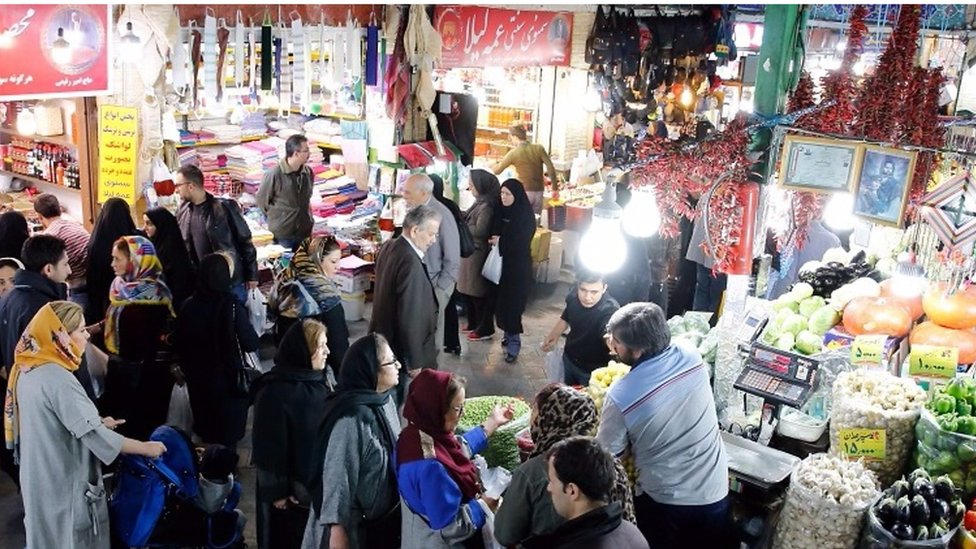 في أحد الأسواق في إيران
