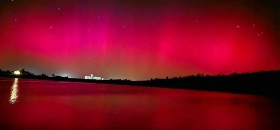 Aurora borealis iznad jezera Lapovac u Hrvatskoj