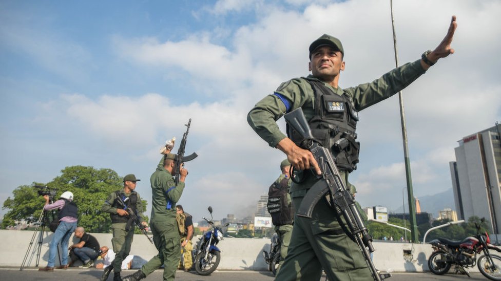 Militares que apoyan a Guaidó