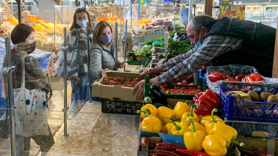 Mercado de Zhytniy en Kiev.